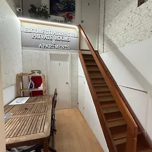 Airbhouse Private & Alloggio in famiglia Siviglia